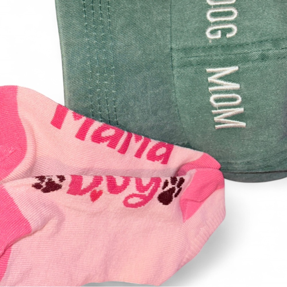 'Dog Mom'  Baseball Cap & Dog Mama Socks Lot- NEW - Picture 4 of 4